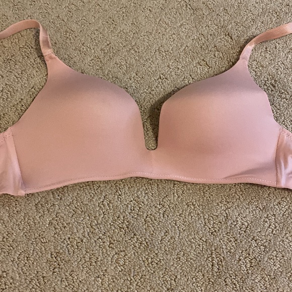 NWOT light Pink small 3 clasp bra - Picture 2 of 5